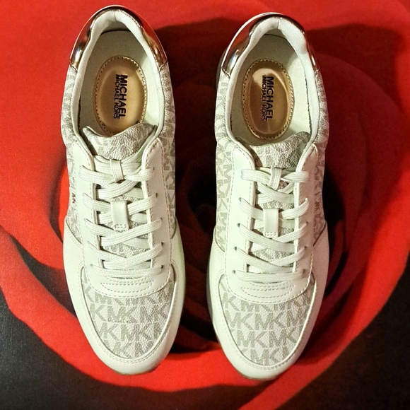 Michael Kors Monique Sneakers - Picture 2 of 8